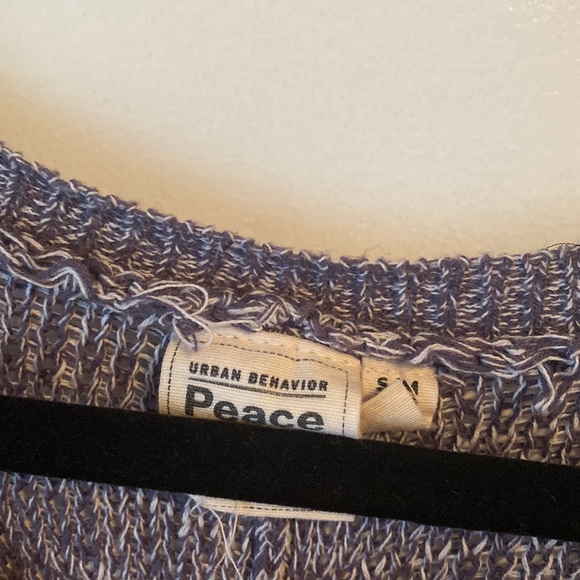 ✨ANY 2 FOR 15 ANY 3 FOR 20✨ Blue Distressed Batwing Sweater - Picture 6 of 9